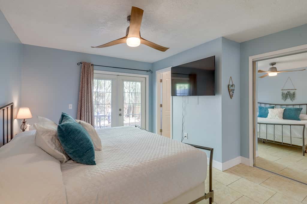 Breezy Cape Canaveral Townhome ~ 1 Mi to Beach!