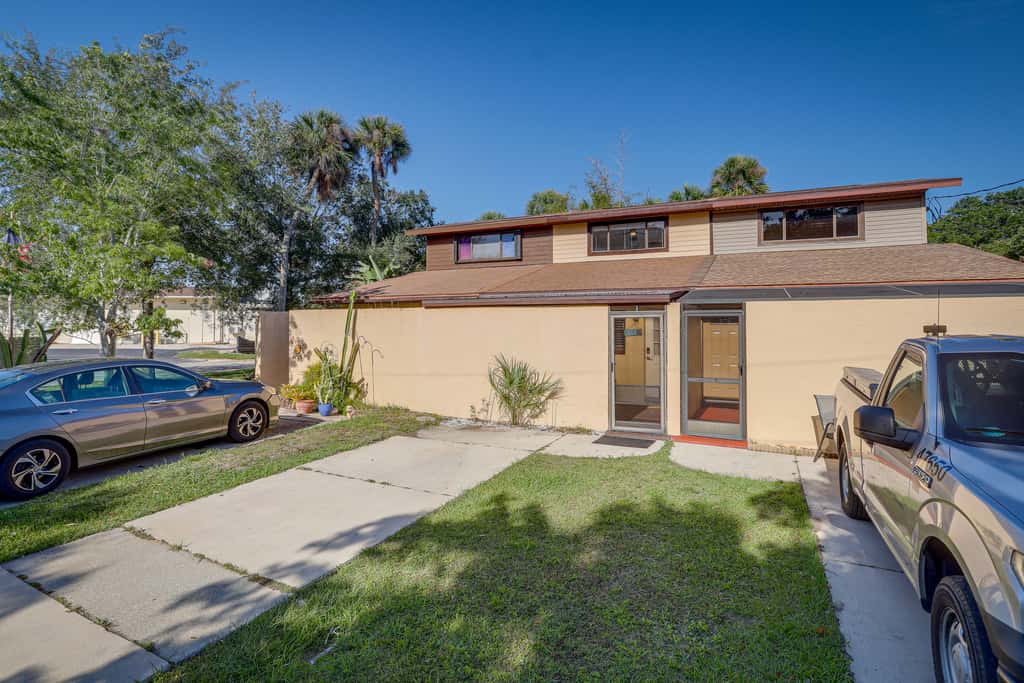 Breezy Cape Canaveral Townhome ~ 1 Mi to Beach!