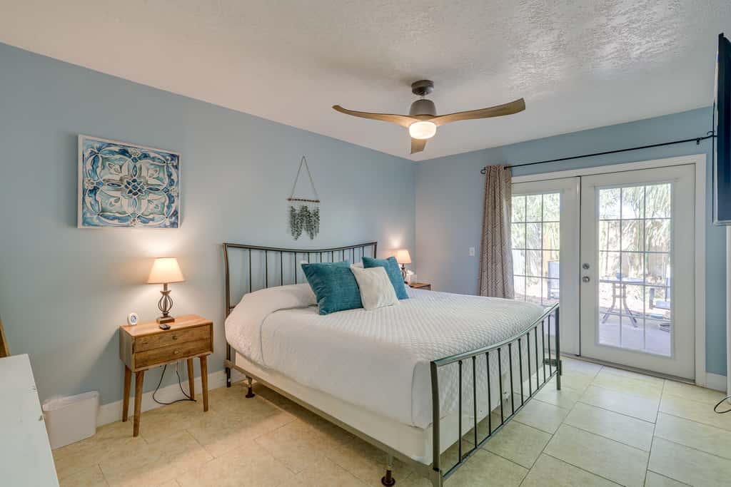 Breezy Cape Canaveral Townhome ~ 1 Mi to Beach!