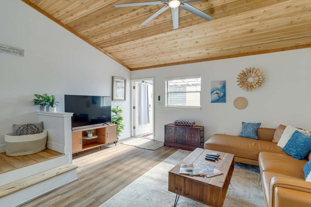 Breezy Cape Canaveral Townhome ~ 1 Mi to Beach!