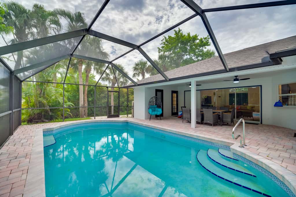 'Casa Blanco' Escape w/ Fire Pit in Sebastian!