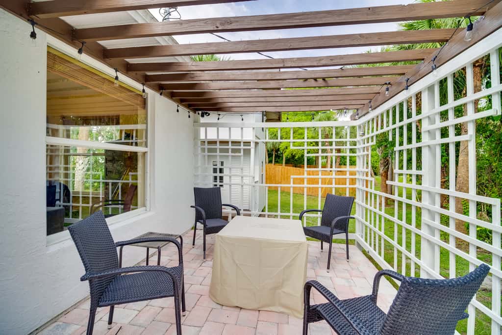 'Casa Blanco' Escape w/ Fire Pit in Sebastian!