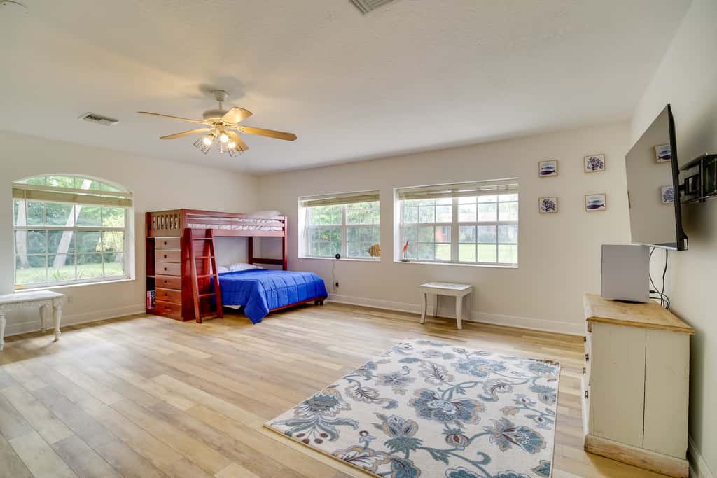 'Casa Blanco' Escape w/ Fire Pit in Sebastian!