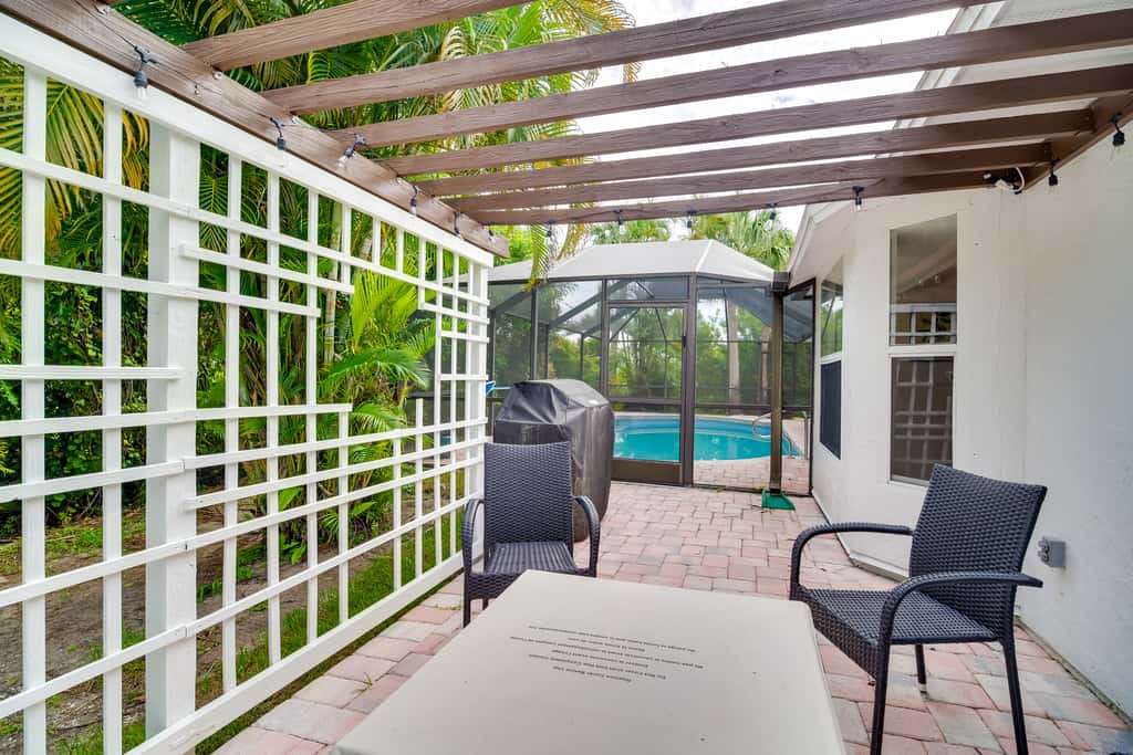 'Casa Blanco' Escape w/ Fire Pit in Sebastian!