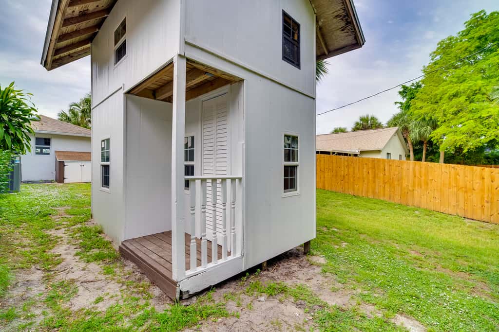 'Casa Blanco' Escape w/ Fire Pit in Sebastian!