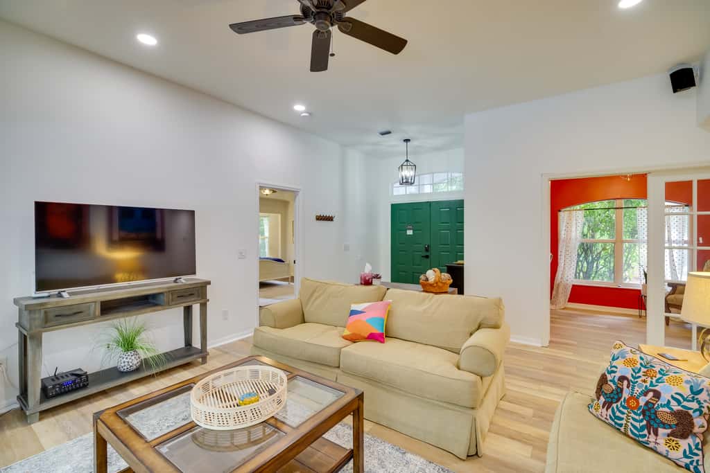 'Casa Blanco' Escape w/ Fire Pit in Sebastian!