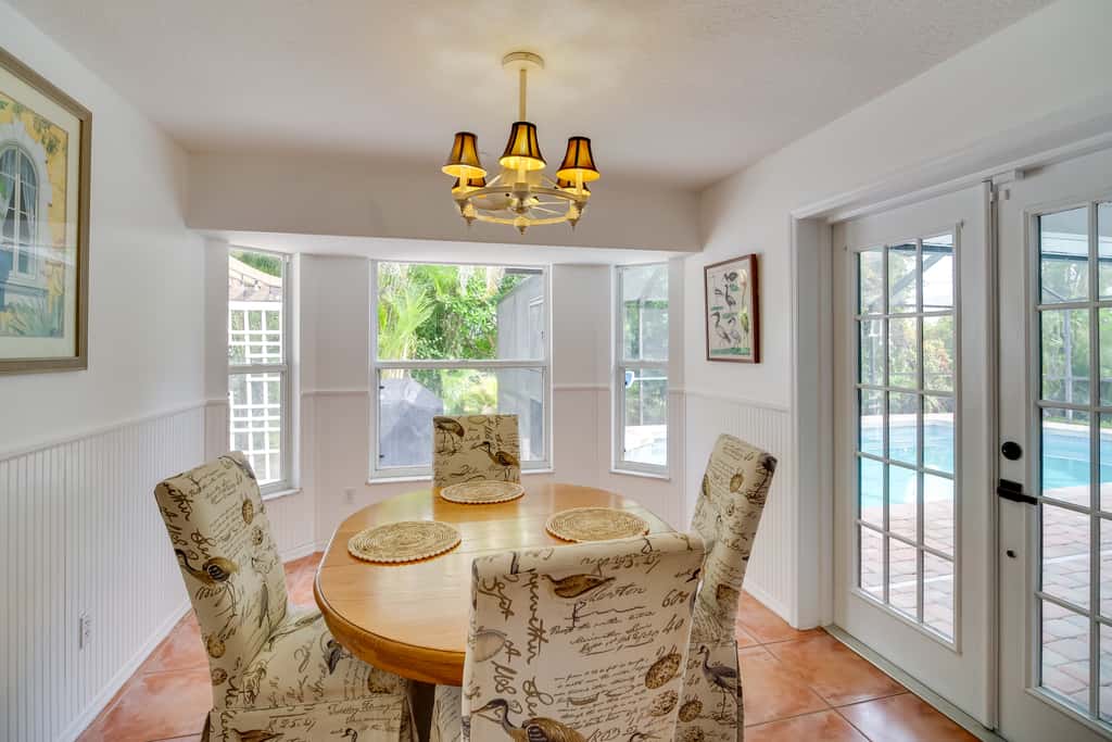 'Casa Blanco' Escape w/ Fire Pit in Sebastian!