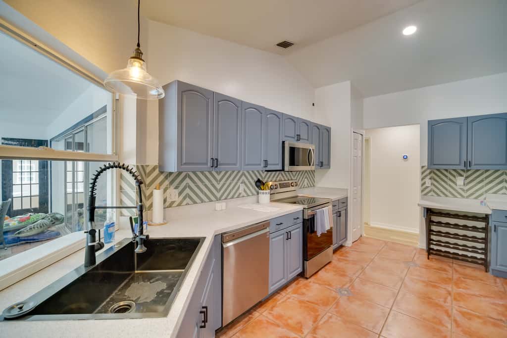 'Casa Blanco' Escape w/ Fire Pit in Sebastian!