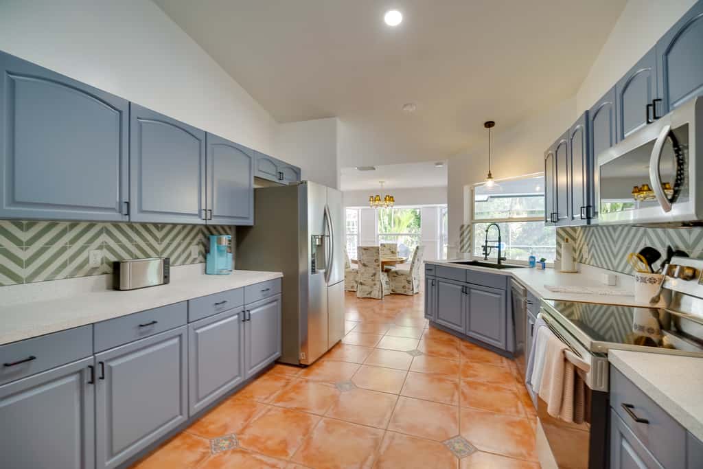 'Casa Blanco' Escape w/ Fire Pit in Sebastian!