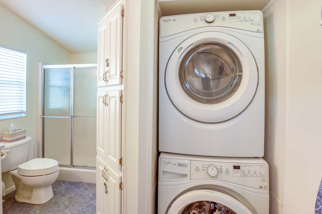 Pool Access, Walk to Beach! Cozy Jensen Beach Home