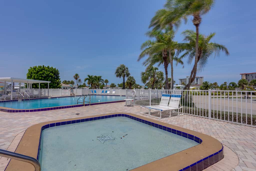 Pool Access, Walk to Beach! Cozy Jensen Beach Home