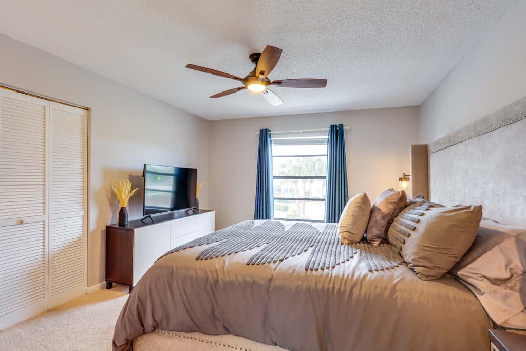 5 Mi to Beach: Jupiter Townhome w/ Pool Access