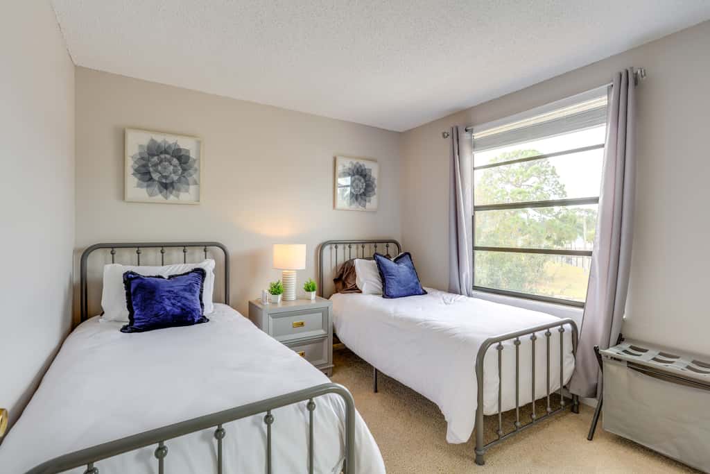 5 Mi to Beach: Jupiter Townhome w/ Pool Access