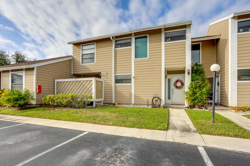 5 Mi to Beach: Jupiter Townhome w/ Pool Access
