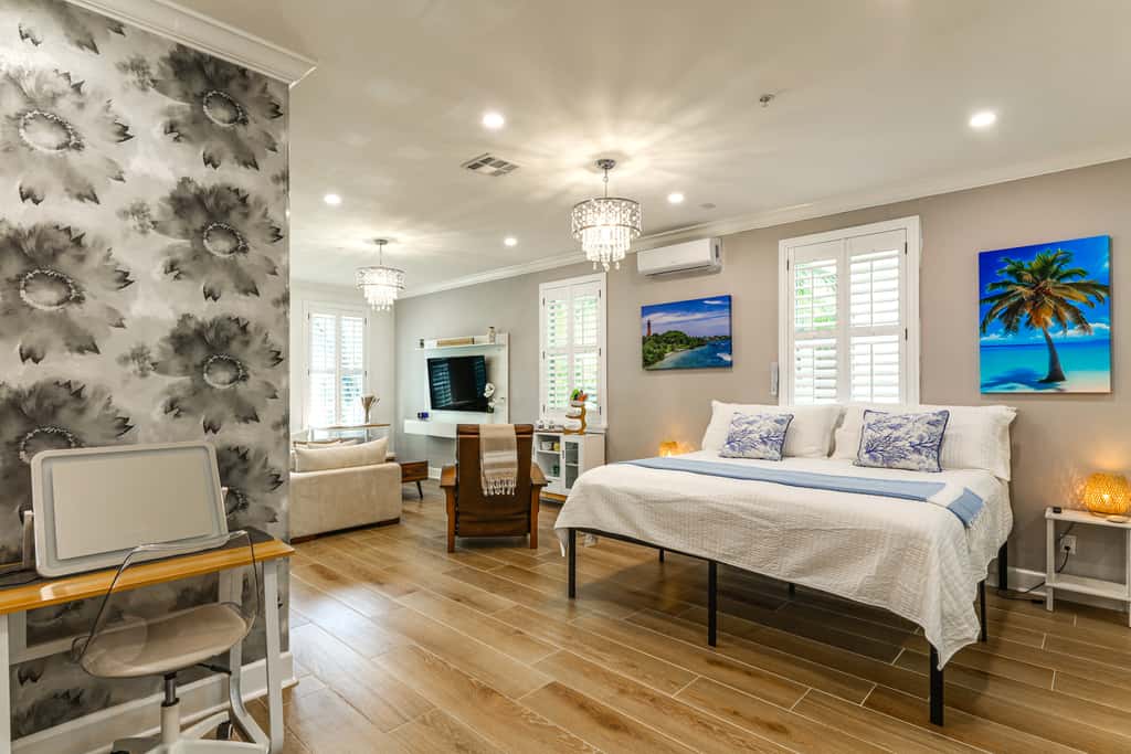 Pet-Friendly Studio: 6 Mi to Jupiter Beach Park!