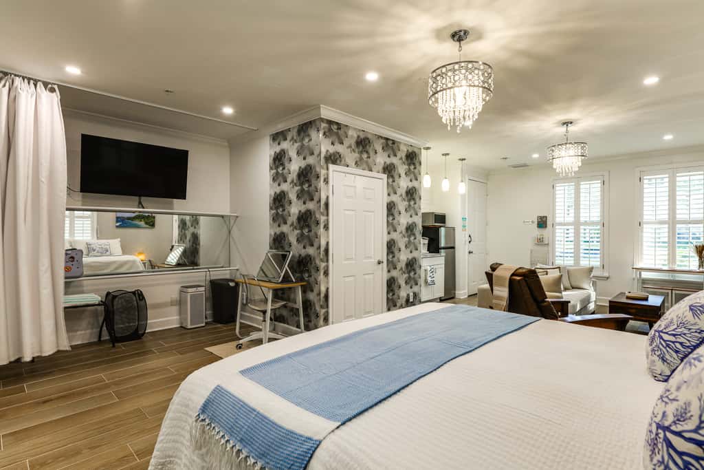 Pet-Friendly Studio: 6 Mi to Jupiter Beach Park!