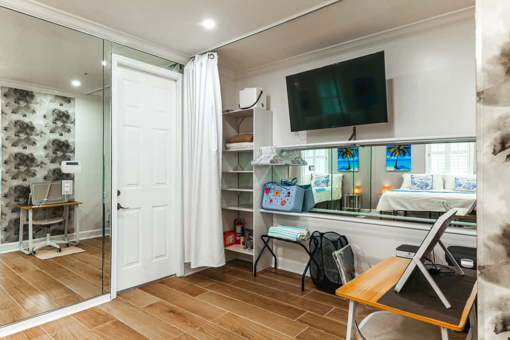 Pet-Friendly Studio: 6 Mi to Jupiter Beach Park!
