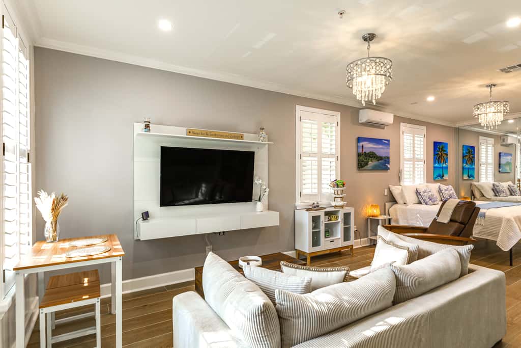 Pet-Friendly Studio: 6 Mi to Jupiter Beach Park!