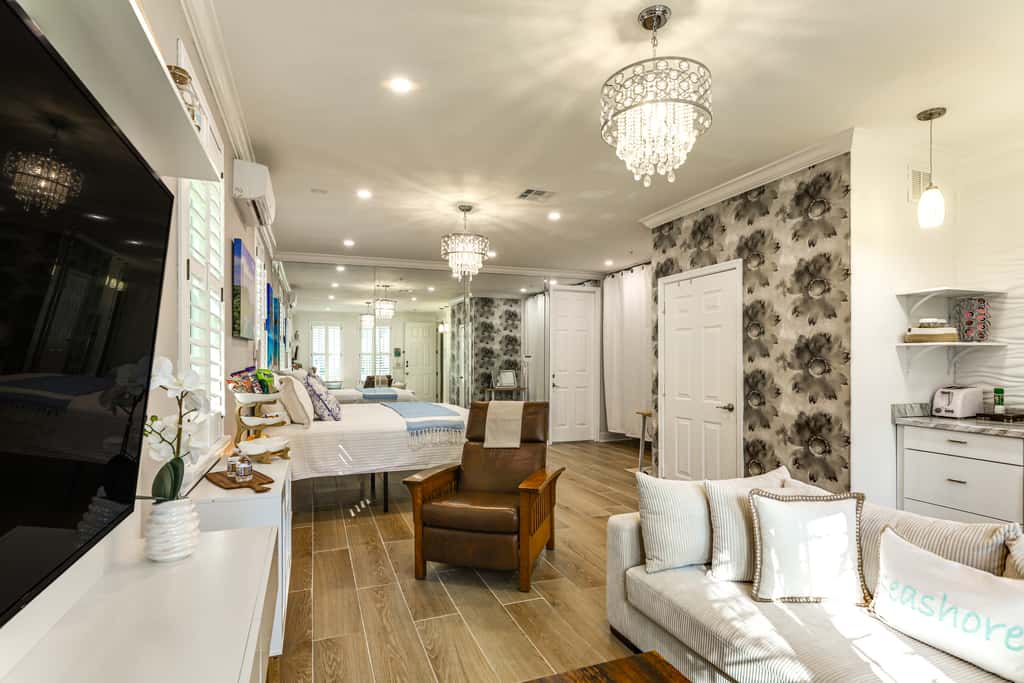 Pet-Friendly Studio: 6 Mi to Jupiter Beach Park!