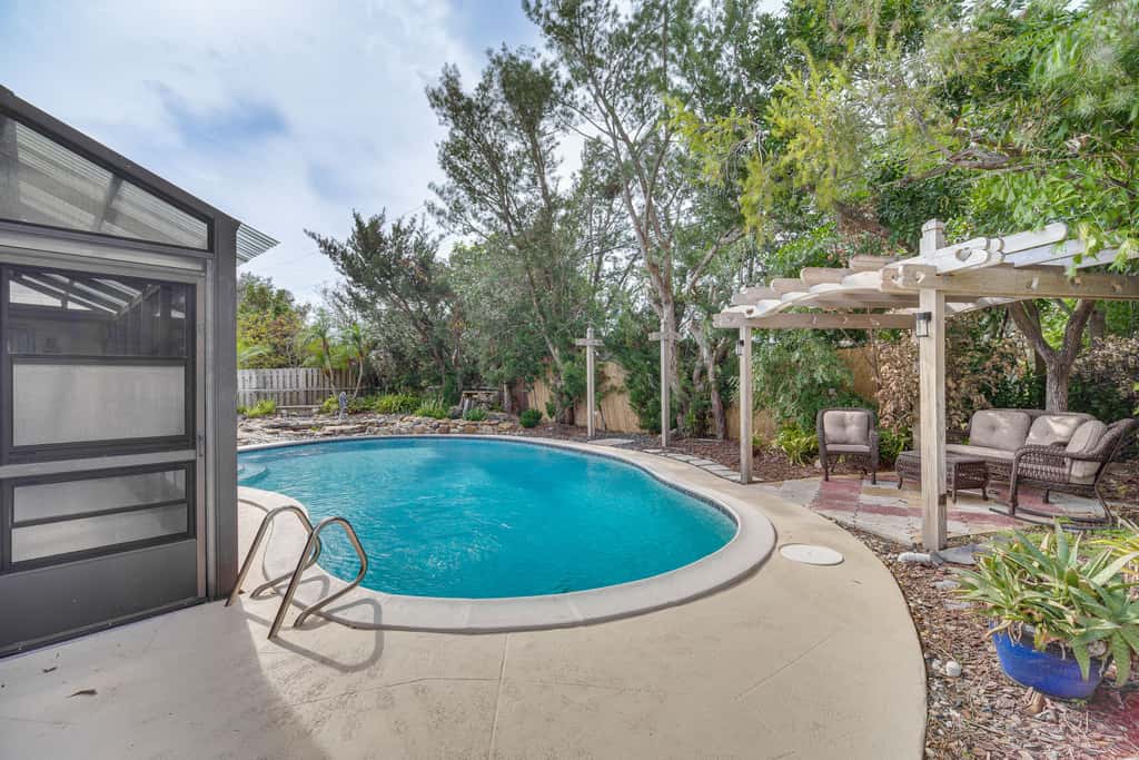 Poolside Paradise! Central Merritt Island Home