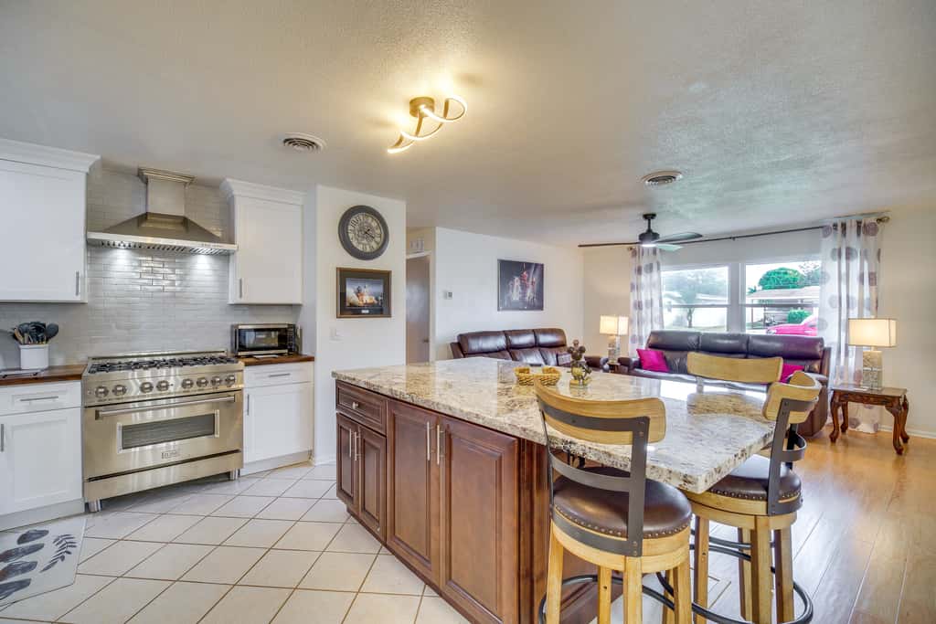Poolside Paradise! Central Merritt Island Home