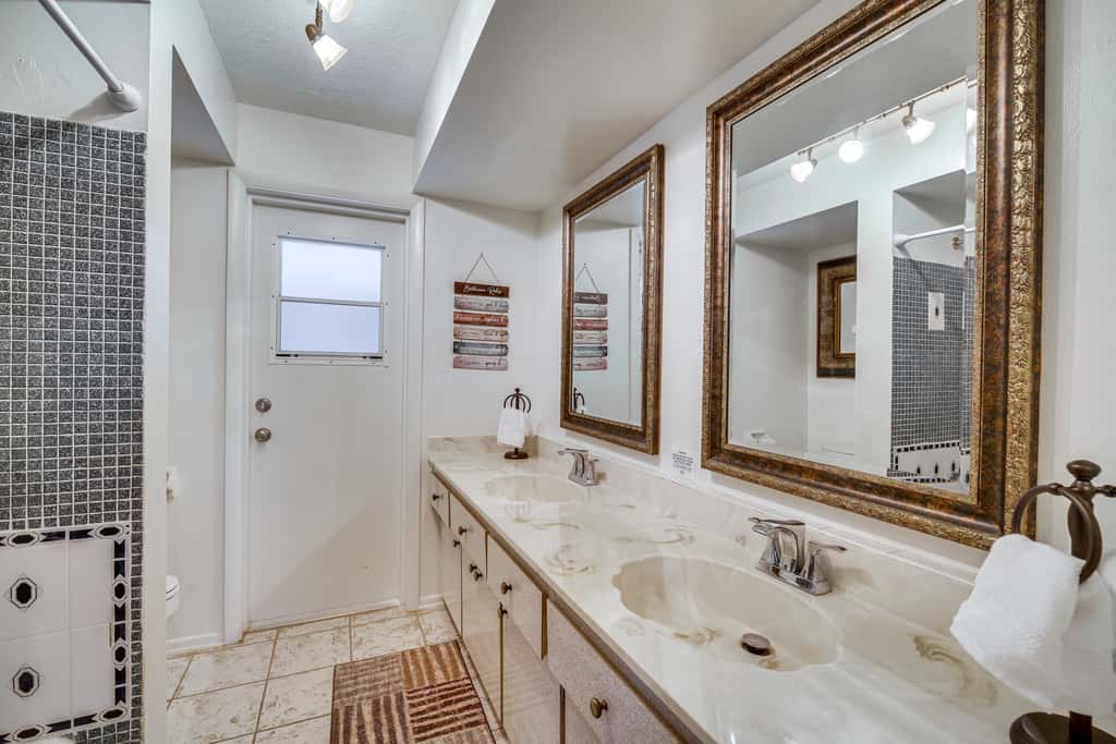 Poolside Paradise! Central Merritt Island Home