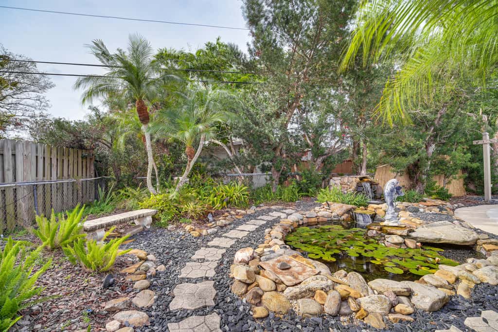 Poolside Paradise! Central Merritt Island Home
