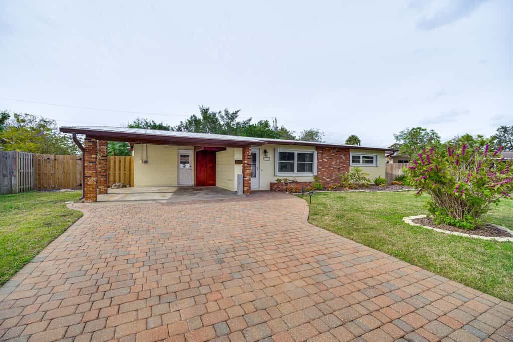 Poolside Paradise! Central Merritt Island Home