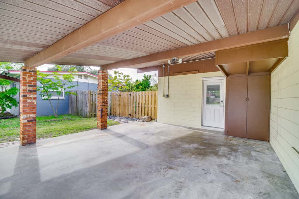 Poolside Paradise! Central Merritt Island Home