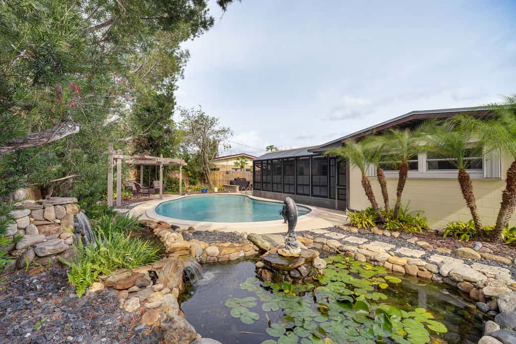 Poolside Paradise! Central Merritt Island Home