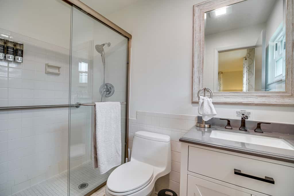Poolside Paradise! Central Merritt Island Home
