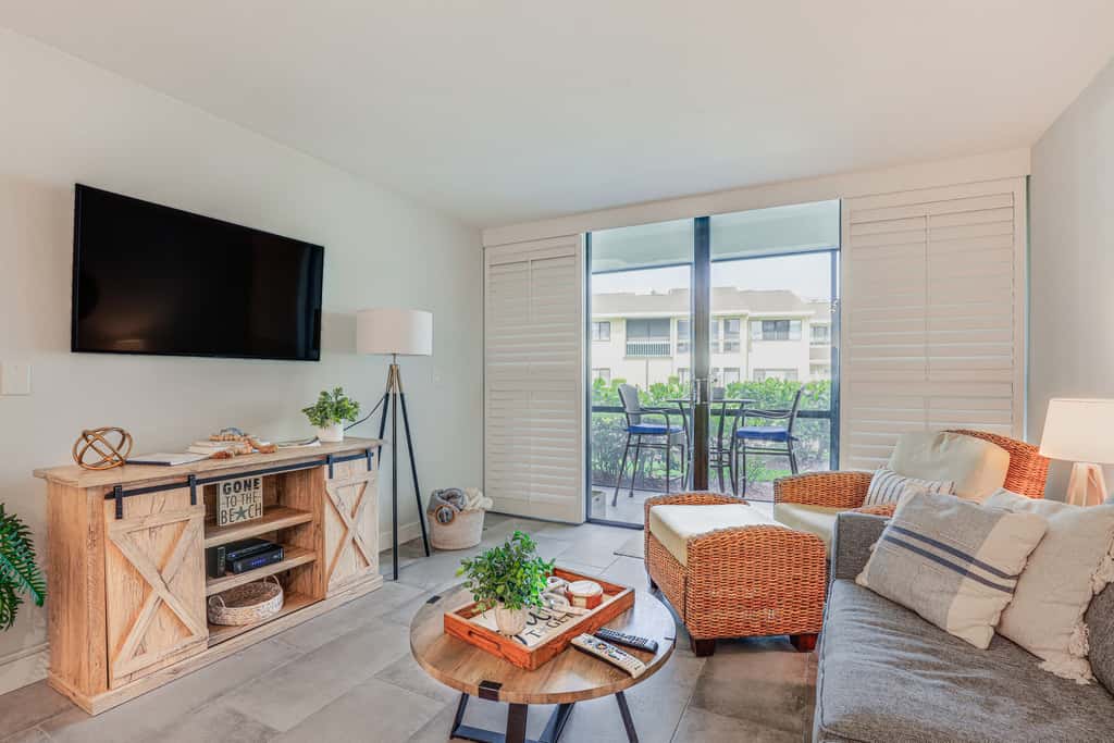 Fort Pierce Condo w/ Screened Porch: Walk to Beach