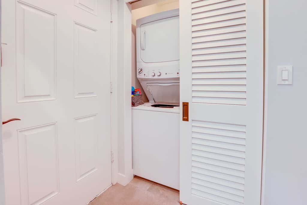 Fort Pierce Condo w/ Screened Porch: Walk to Beach