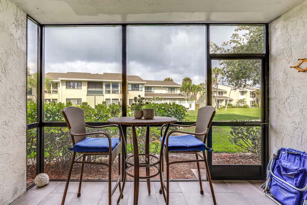 Fort Pierce Condo w/ Screened Porch: Walk to Beach