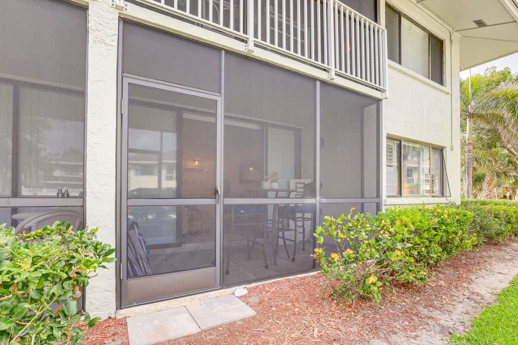 Fort Pierce Condo w/ Screened Porch: Walk to Beach