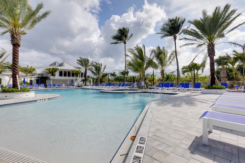 Fort Pierce Condo w/ Screened Porch: Walk to Beach