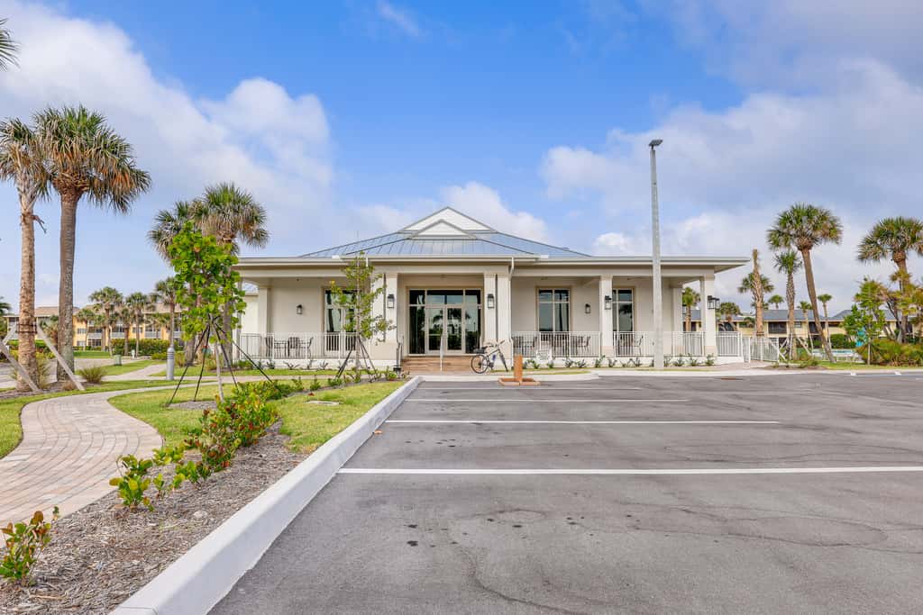 Fort Pierce Condo w/ Screened Porch: Walk to Beach
