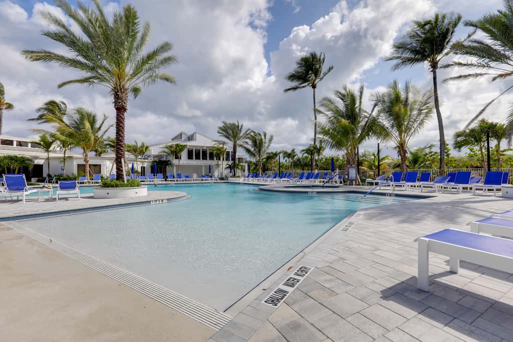 Fort Pierce Condo w/ Screened Porch: Walk to Beach