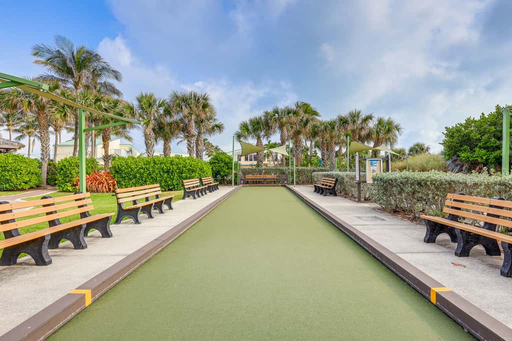 Fort Pierce Condo w/ Screened Porch: Walk to Beach