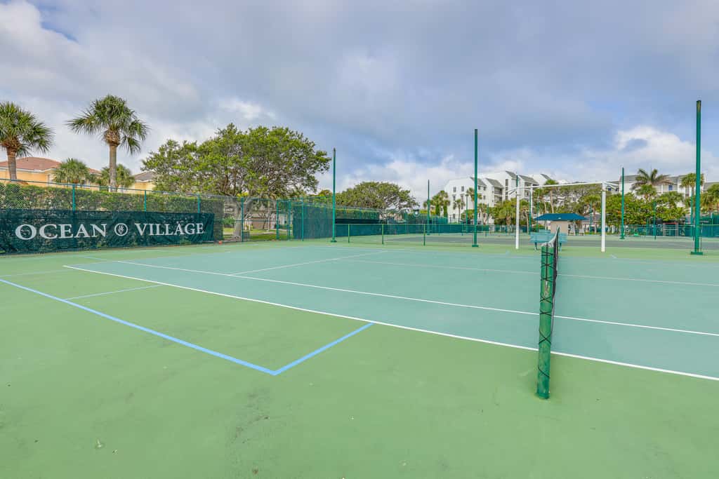 Fort Pierce Condo w/ Screened Porch: Walk to Beach
