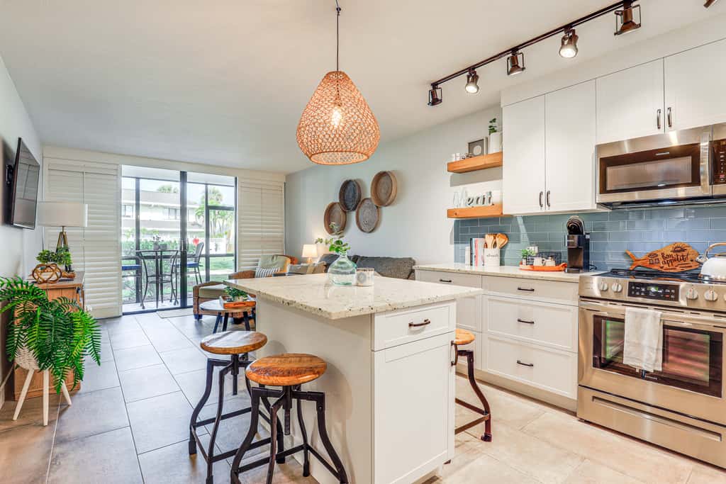Fort Pierce Condo w/ Screened Porch: Walk to Beach