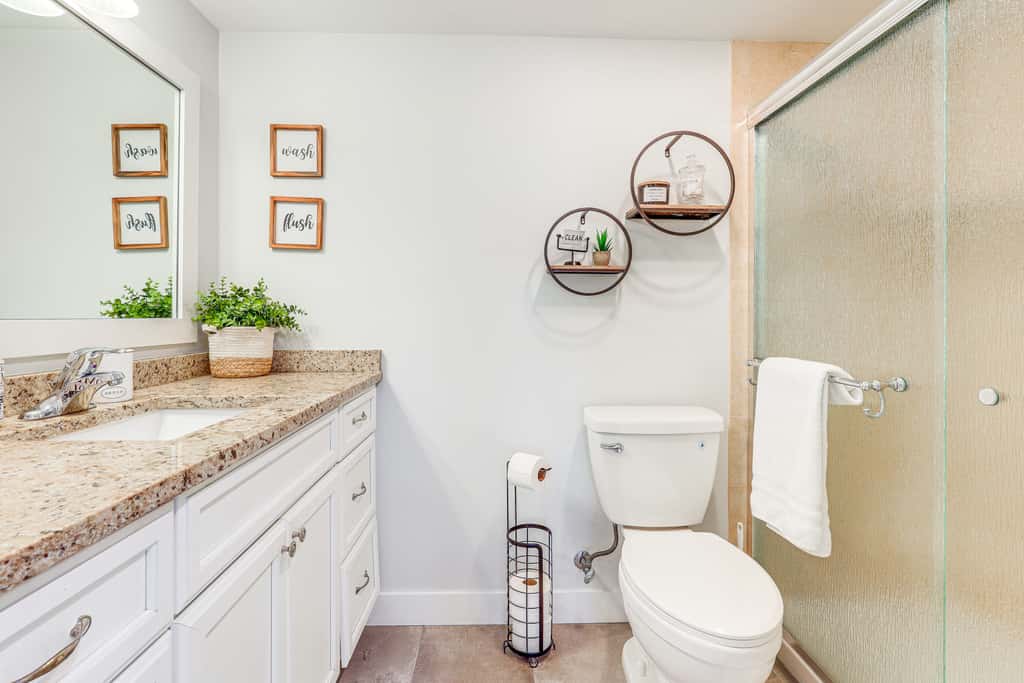 Fort Pierce Condo w/ Screened Porch: Walk to Beach