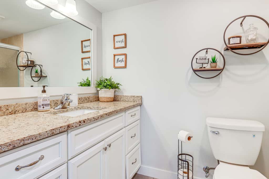 Fort Pierce Condo w/ Screened Porch: Walk to Beach