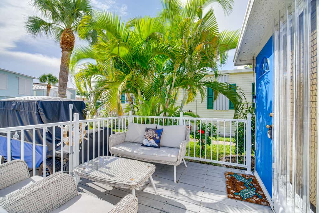Island Cottage in Jensen Beach w/ Pool Access!