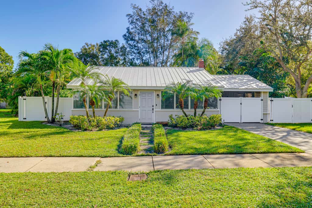 2 Mi to Dtwn Vero Beach! Home w/ Sauna & Yard