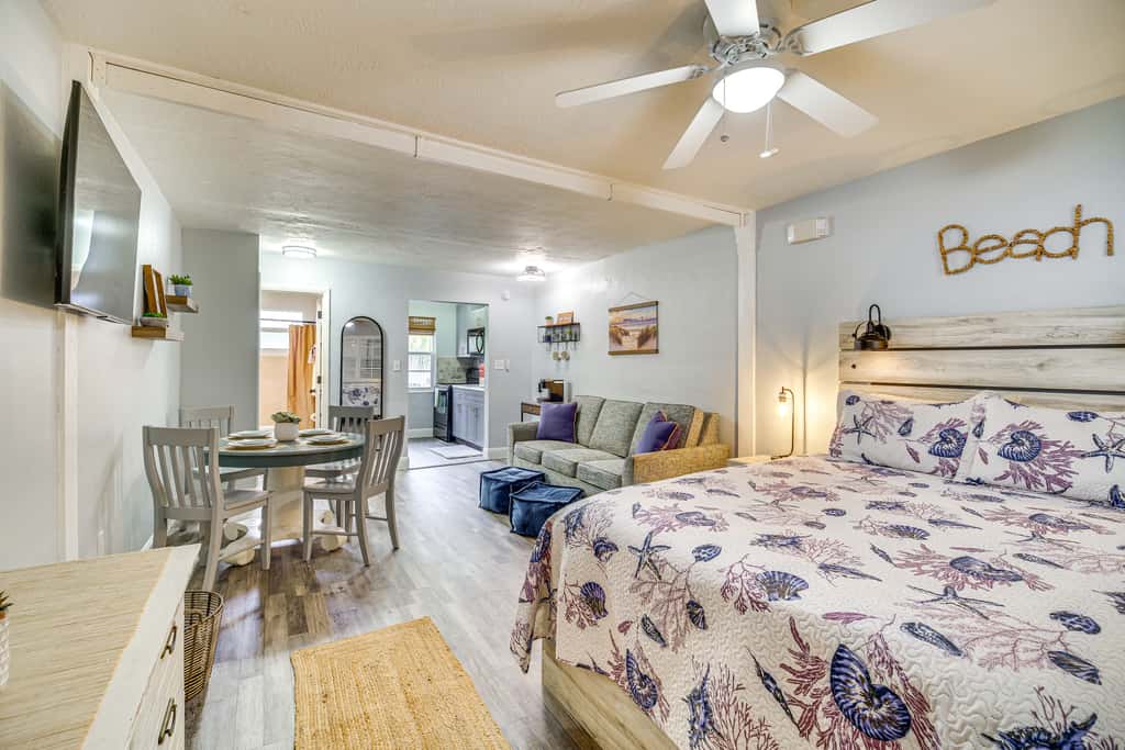 Half-Mi to Ocean: Cape Canaveral Beach Hideaway!