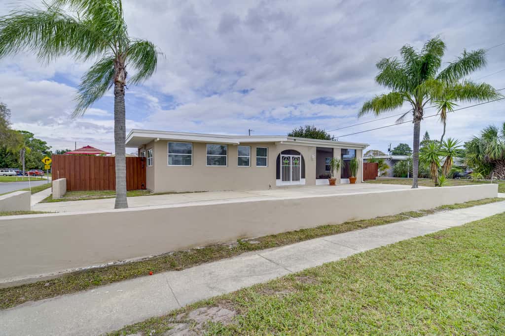 5 Mi to Beaches: Melbourne Duplex w/ Heated Pool!