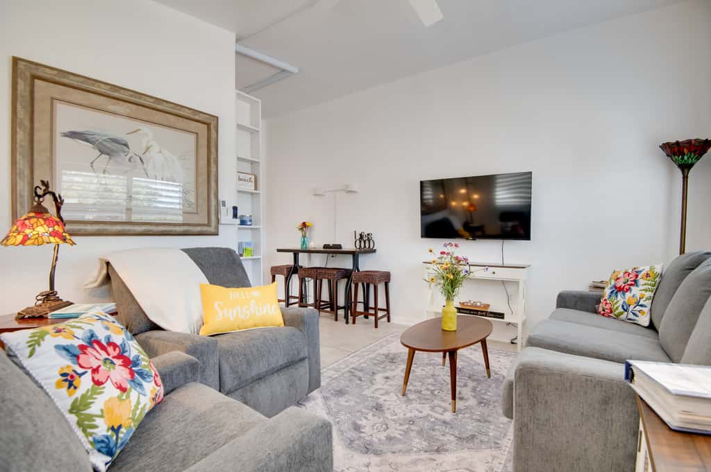 Walk to Beach: Dog-Friendly Gem in Cocoa Beach!