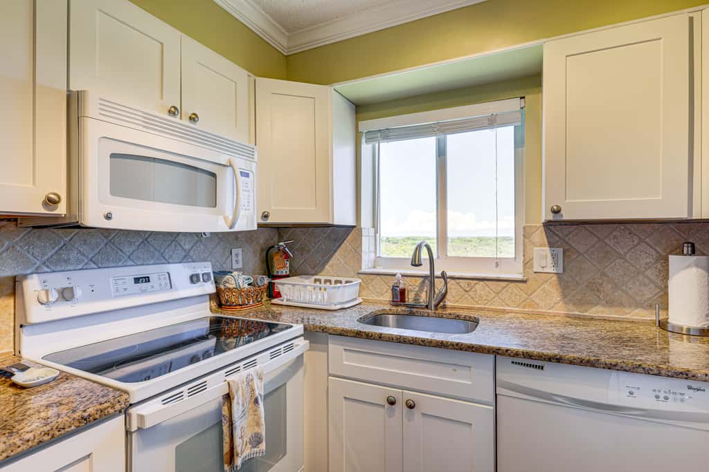1/2 Mi to Jupiter Beach: Penthouse Condo w/ Views