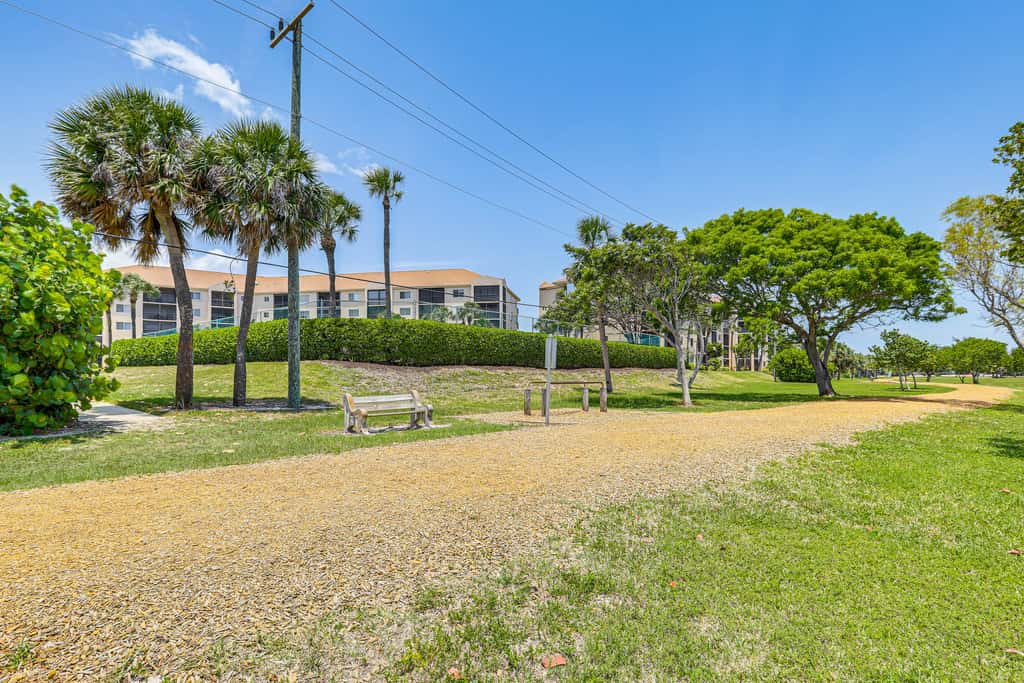 1/2 Mi to Jupiter Beach: Penthouse Condo w/ Views